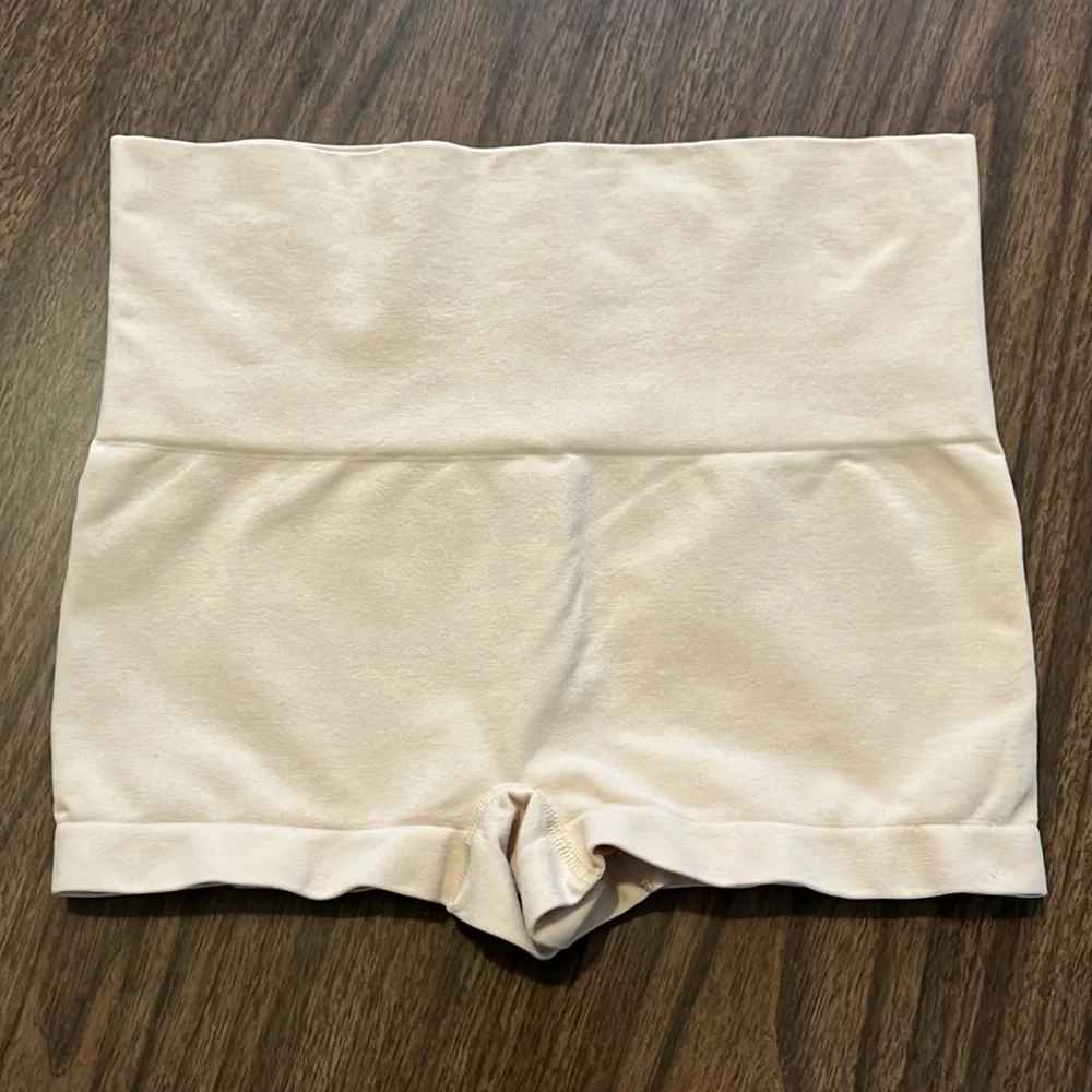 Spanx Medium Everyday Shaping Boyshort